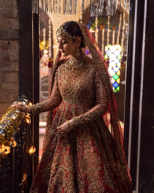 Royal Red & Gold Bridal Gown – A Symbol of Timeless Elegance👗✨ - Image 3