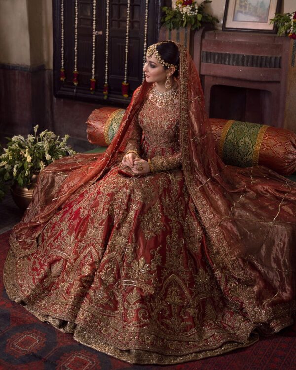 Royal Red & Gold Bridal Gown – A Symbol of Timeless Elegance👗✨
